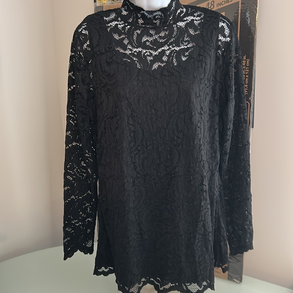 Isaac Mizrahi Live! Elegant Black Lace Women's Top size S GUC